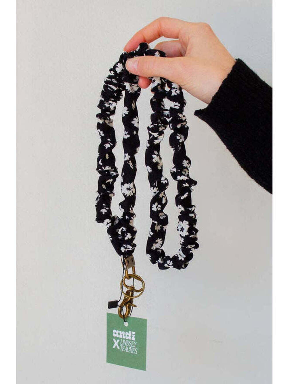 Andi Onyx Floral Lanyard